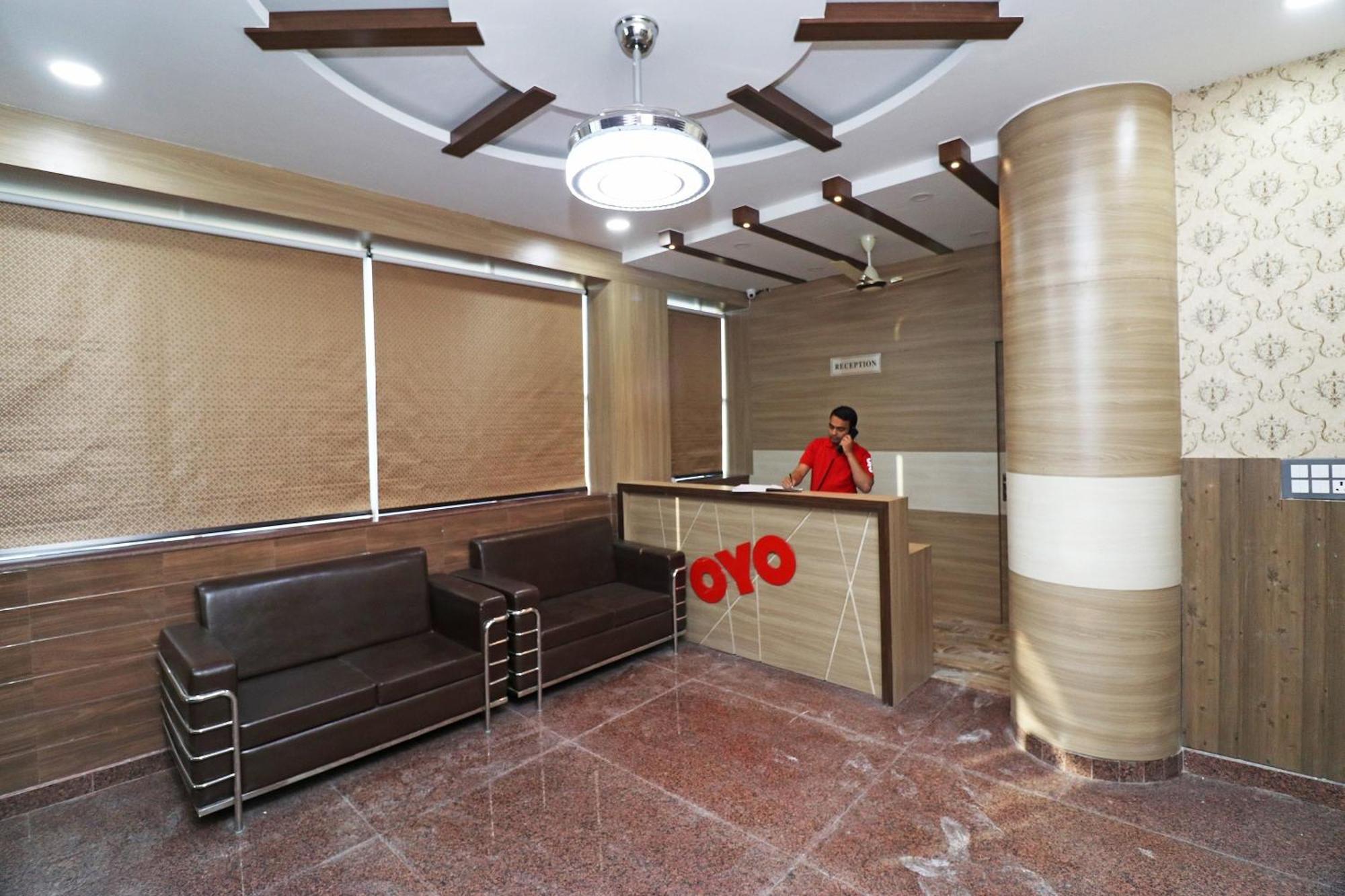 גורקפור Hotel Centre Point מראה חיצוני תמונה