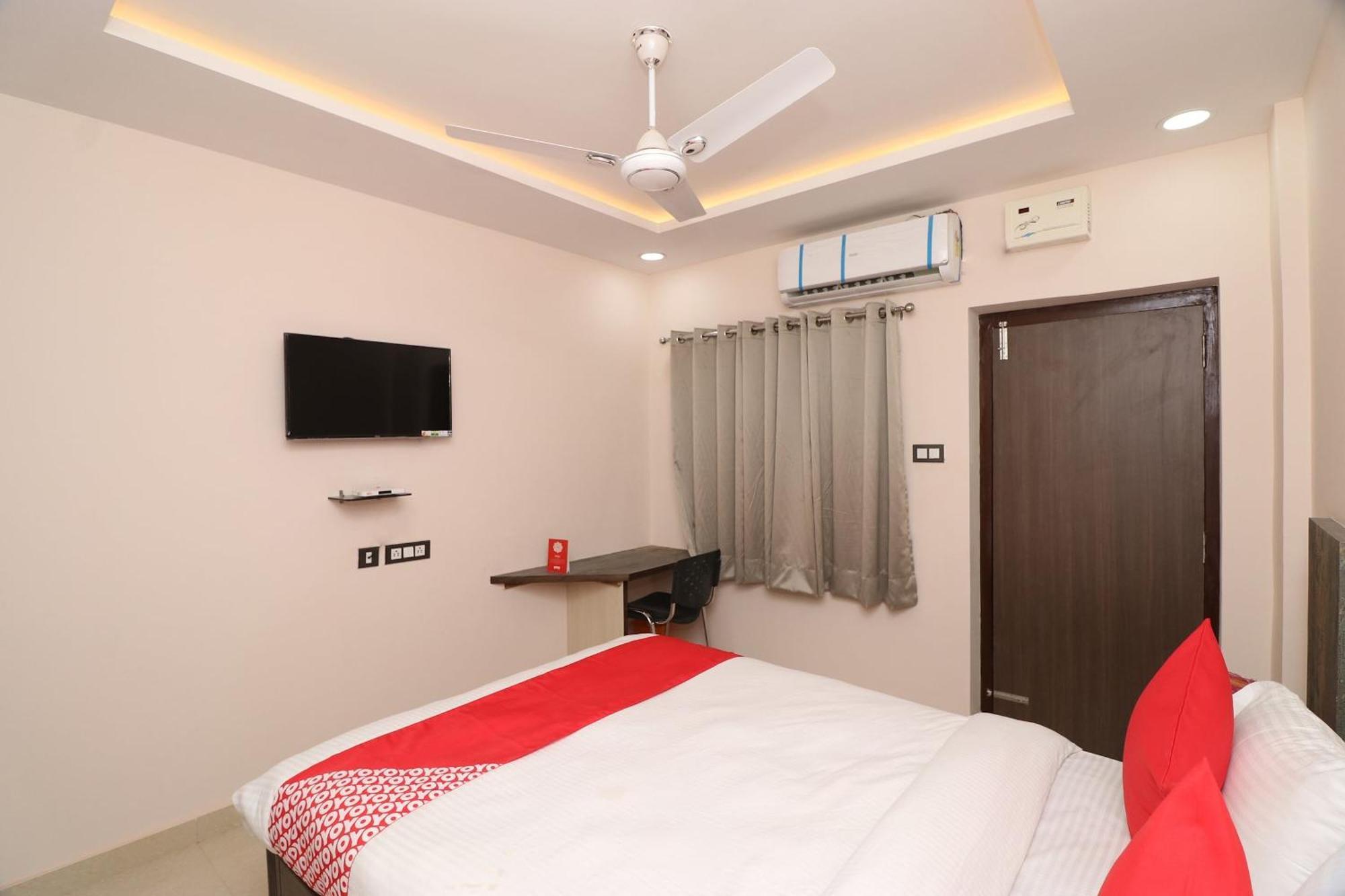 גורקפור Hotel Centre Point מראה חיצוני תמונה