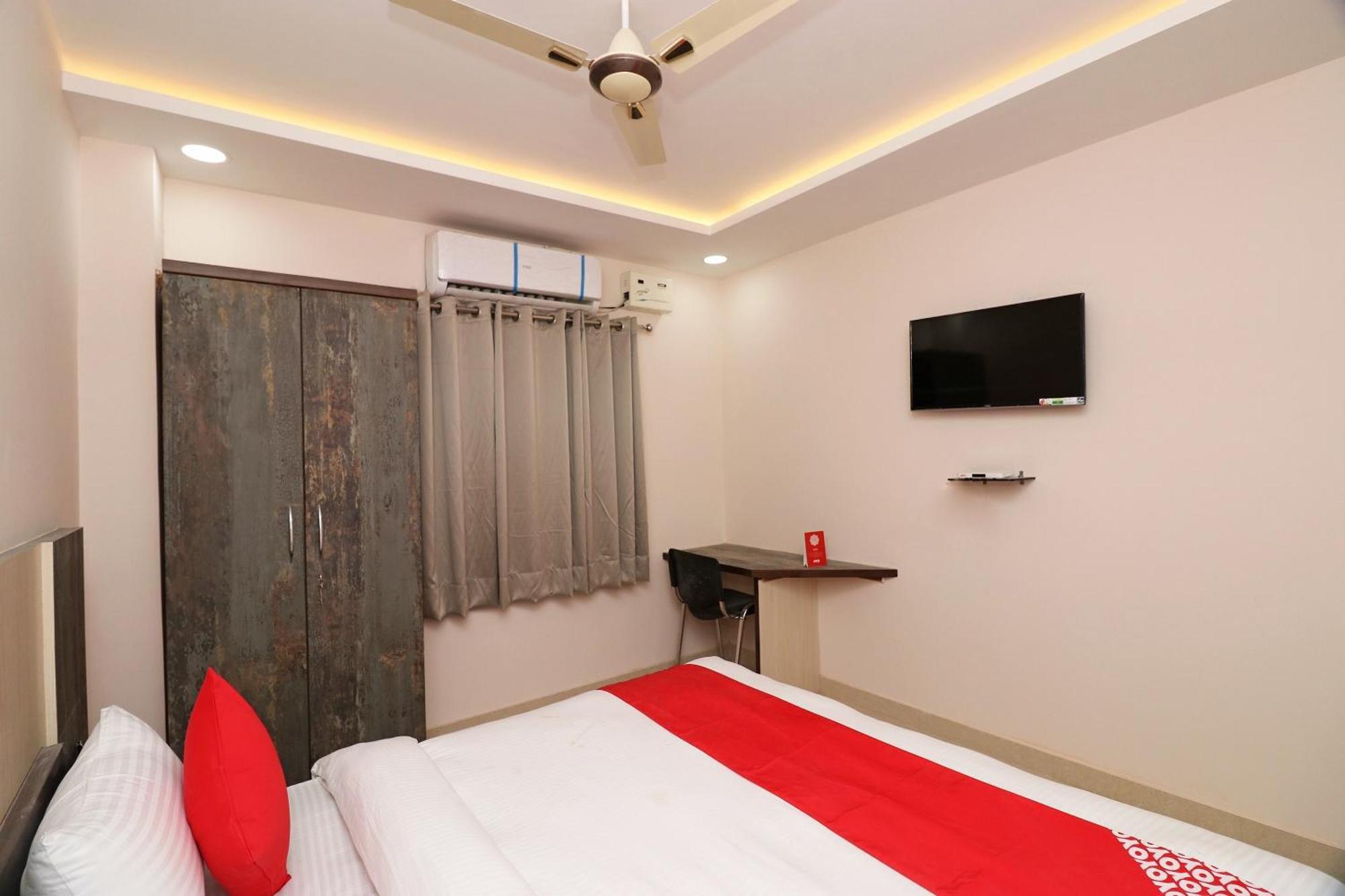 גורקפור Hotel Centre Point מראה חיצוני תמונה