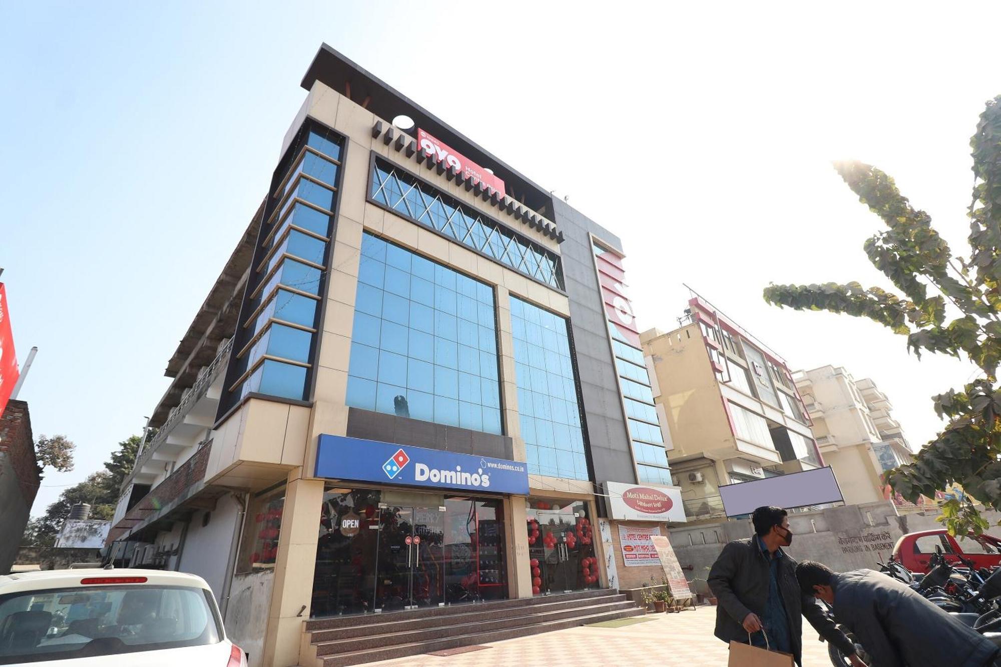 גורקפור Hotel Centre Point מראה חיצוני תמונה